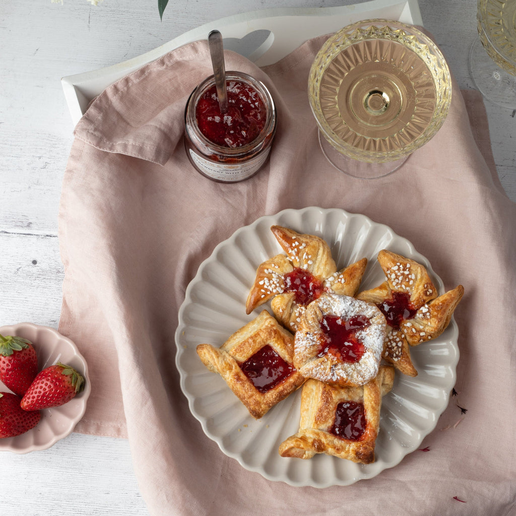 Tiptree Strawberry With Champagne Conserve 340g